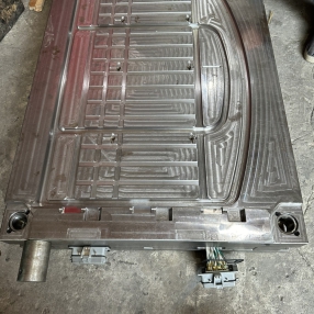 Khuôn Đúc Nhựa Cỡ Lớn